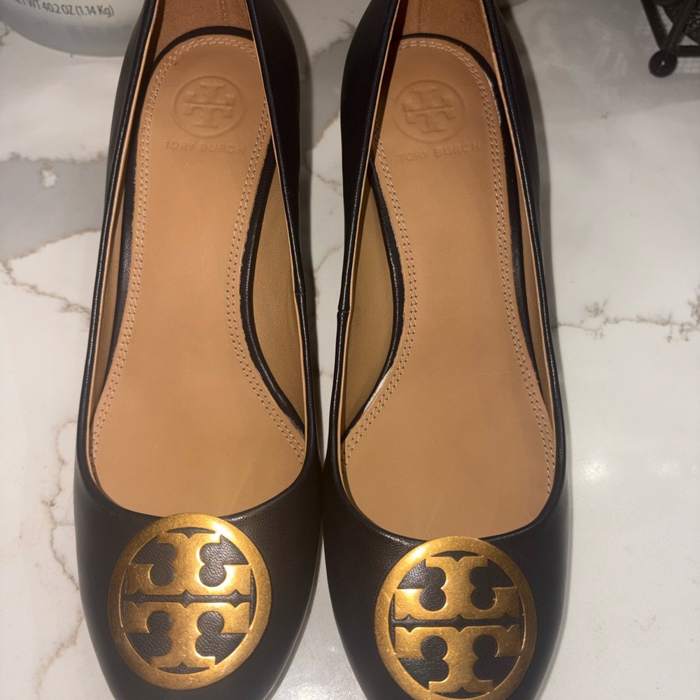 6.5W Tory Burch Navy Blue Heels with Gold Emblem - Picture 2 of 8